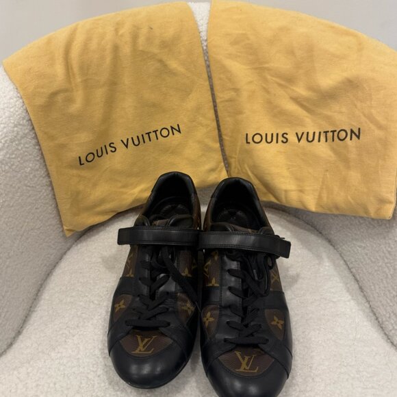 Louis Vuitton Men's Logo Hook Loop Closure Sneakers- 9.5 - Picture 1 of 5